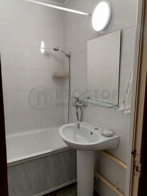 Продам трехкомнатную (3-комн.) квартиру, Профсоюзная ул, 128, Москва г