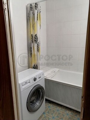 Продам трехкомнатную (3-комн.) квартиру, Профсоюзная ул, 128, Москва г