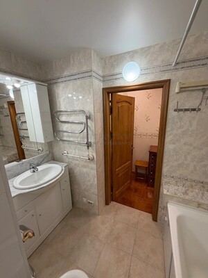 Продам трехкомнатную (3-комн.) квартиру, Олимпийский пр-кт, 22, Москва г