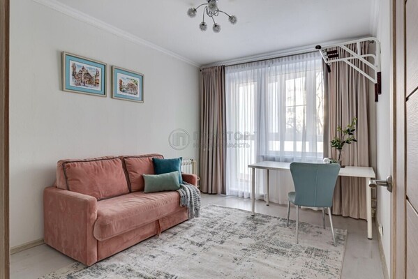 Продам трехкомнатную (3-комн.) квартиру, Днепропетровская ул, 3к1, Москва г