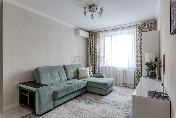 Продам трехкомнатную (3-комн.) квартиру, Днепропетровская ул, 3к1, Москва г