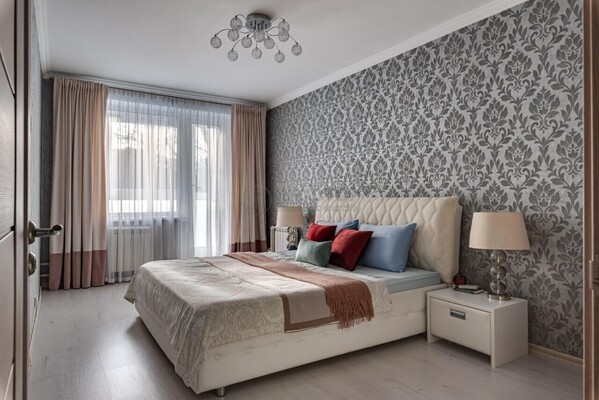 Продам трехкомнатную (3-комн.) квартиру, Днепропетровская ул, 3к1, Москва г