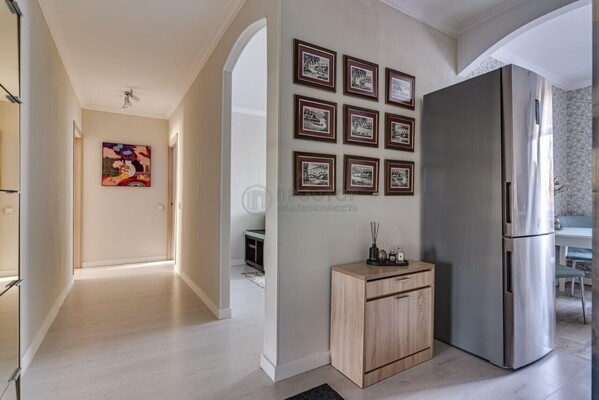 Продам трехкомнатную (3-комн.) квартиру, Днепропетровская ул, 3к1, Москва г