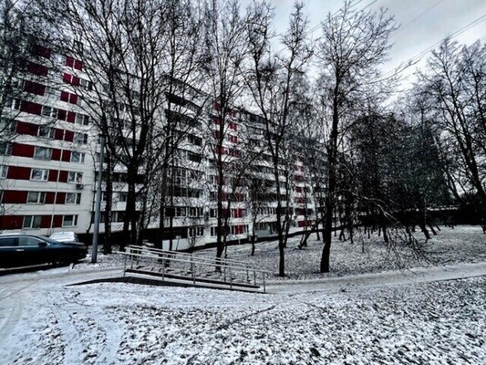 Продам трехкомнатную (3-комн.) квартиру, Днепропетровская ул, 3к1, Москва г