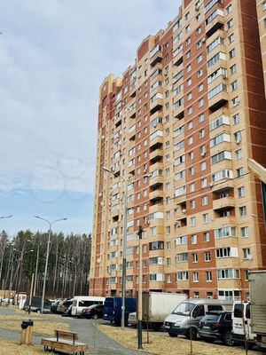 Продам трехкомнатную (3-комн.) квартиру, 60 лет Победы ул, 10а, Октябрьский рп