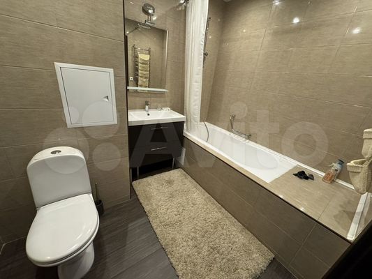 Продам трехкомнатную (3-комн.) квартиру, 60 лет Победы ул, 10а, Октябрьский рп