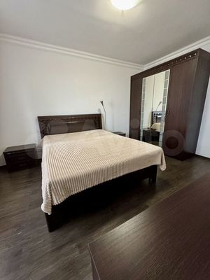 Продам трехкомнатную (3-комн.) квартиру, 60 лет Победы ул, 10а, Октябрьский рп