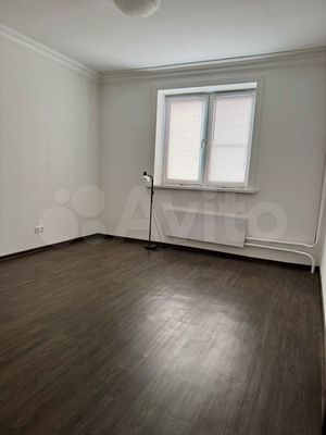 Продам трехкомнатную (3-комн.) квартиру, 60 лет Победы ул, 10а, Октябрьский рп