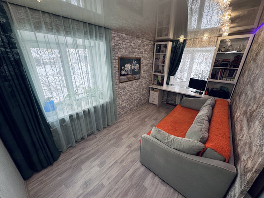 Продам двухкомнатную (2-комн.) квартиру, Вокзальная ул, 29, Комсомольск-на-Амуре г