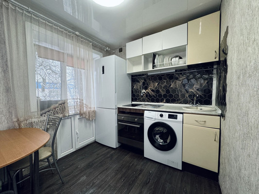 Продам двухкомнатную (2-комн.) квартиру, Вокзальная ул, 29, Комсомольск-на-Амуре г