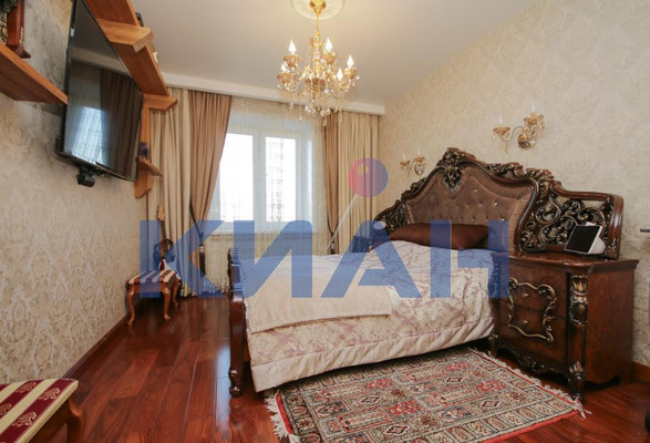 Продам многокомнатную квартиру, Ады Лебедевой ул, 66, Красноярск г