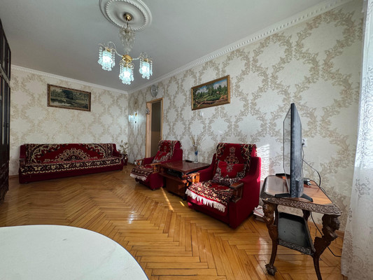 Продам трехкомнатную (3-комн.) квартиру, Фучика ул, 3, Нальчик г