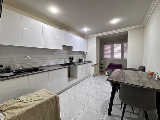 Продам двухкомнатную (2-комн.) квартиру, 2-й Таманской Дивизии ул, 37, Вольный Аул кп