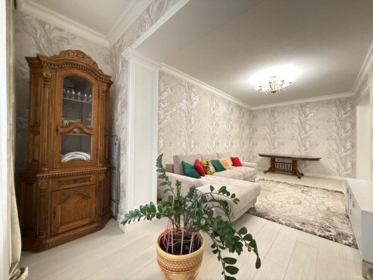 Продам трехкомнатную (3-комн.) квартиру, Тлостанова ул, 28, Нальчик г