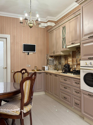 Продам трехкомнатную (3-комн.) квартиру, Тлостанова ул, 28, Нальчик г