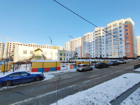 Продам однокомнатную (1-комн.) квартиру, Батурина ул, 135, Симферополь г