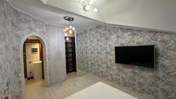 Продам однокомнатную (1-комн.) квартиру, Железнодорожная ул, 1, Симферополь г