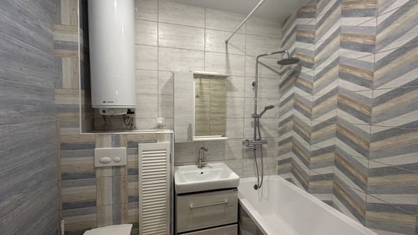 Продам однокомнатную (1-комн.) квартиру, Железнодорожная ул, 1, Симферополь г