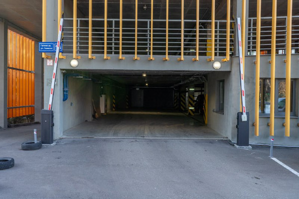 Продам машиноместо 13,3 м2, Галеева ул, Казань г