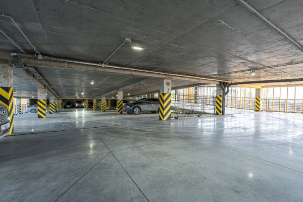 Продам машиноместо 13,3 м2, Галеева ул, Казань г