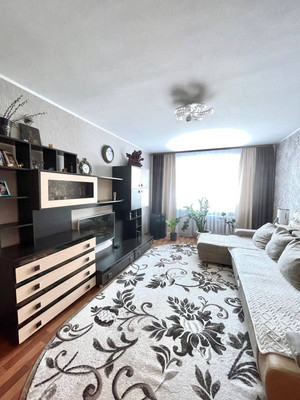 Продам трехкомнатную (3-комн.) квартиру, Большая ул, 181, Ишим г