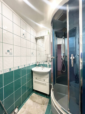 Продам трехкомнатную (3-комн.) квартиру, Большая ул, 181, Ишим г