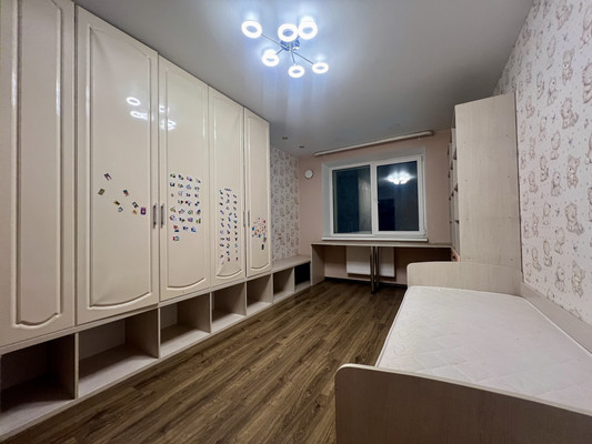 Продам трехкомнатную (3-комн.) квартиру, Крупской ул, 5к5, Рязань г