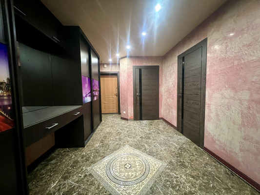 Продам трехкомнатную (3-комн.) квартиру, Крупской ул, 5к5, Рязань г