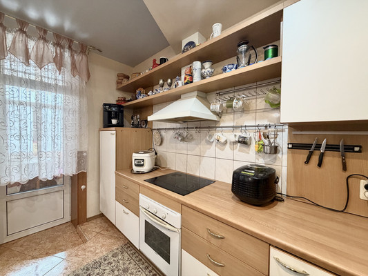 Продам трехкомнатную (3-комн.) квартиру, Любезного ул, 1, Брянск г