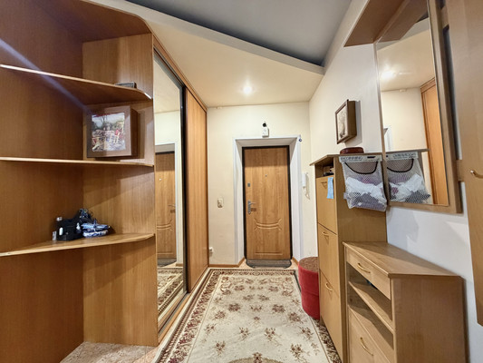 Продам трехкомнатную (3-комн.) квартиру, Любезного ул, 1, Брянск г