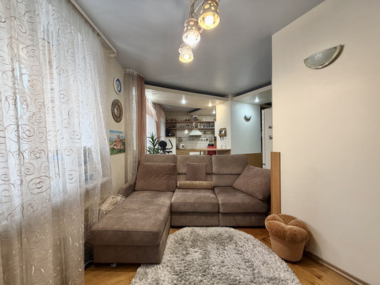 Продам трехкомнатную (3-комн.) квартиру, Любезного ул, 1, Брянск г