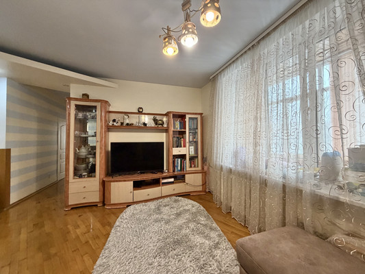 Продам трехкомнатную (3-комн.) квартиру, Любезного ул, 1, Брянск г