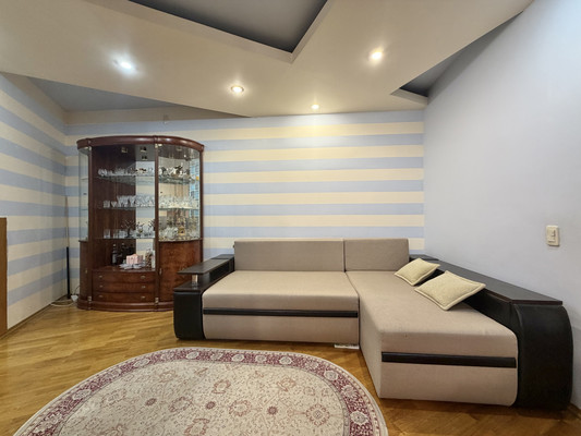 Продам трехкомнатную (3-комн.) квартиру, Любезного ул, 1, Брянск г