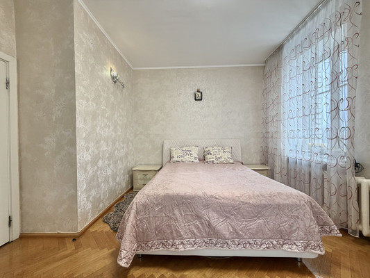 Продам трехкомнатную (3-комн.) квартиру, Любезного ул, 1, Брянск г