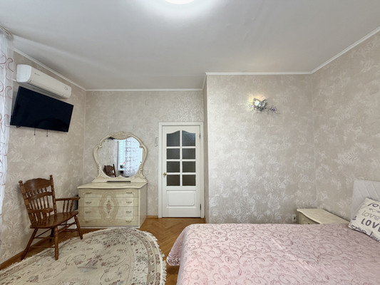 Продам трехкомнатную (3-комн.) квартиру, Любезного ул, 1, Брянск г