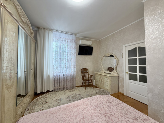 Продам трехкомнатную (3-комн.) квартиру, Любезного ул, 1, Брянск г