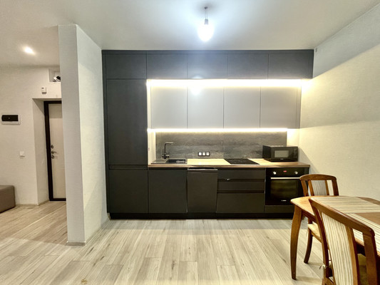 Продам двухкомнатную (2-комн.) квартиру, Строителей ул, 113, Ханты-Мансийск г