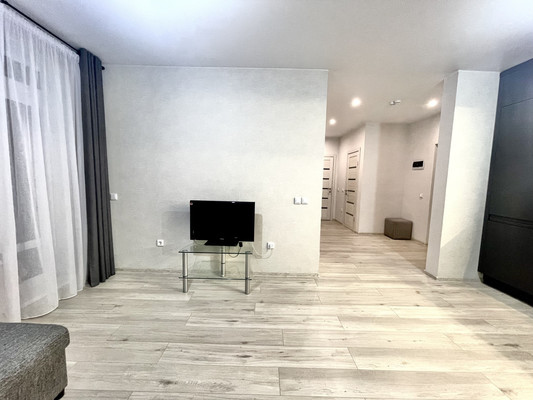 Продам двухкомнатную (2-комн.) квартиру, Строителей ул, 113, Ханты-Мансийск г