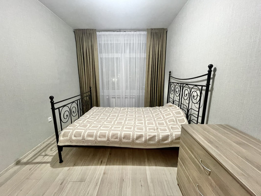 Продам двухкомнатную (2-комн.) квартиру, Строителей ул, 113, Ханты-Мансийск г