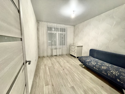 Продам двухкомнатную (2-комн.) квартиру, Строителей ул, 113, Ханты-Мансийск г