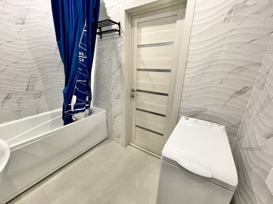 Продам двухкомнатную (2-комн.) квартиру, Строителей ул, 113, Ханты-Мансийск г