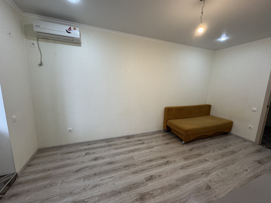 Продам однокомнатную (1-комн.) квартиру, им. Сергея Есенина ул, 110к2, Краснодар г