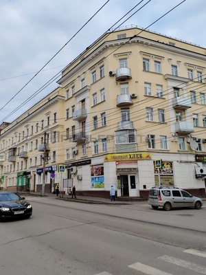 Продам трехкомнатную (3-комн.) квартиру, Луначарского ул, 53, Калуга г