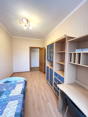 Продам трехкомнатную (3-комн.) квартиру, Заозерная ул, 1, Кузьмоловский гп