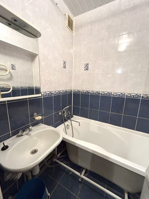 Продам трехкомнатную (3-комн.) квартиру, Заозерная ул, 1, Кузьмоловский гп