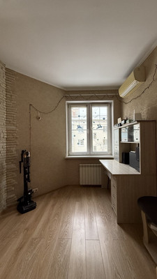 Продам трехкомнатную (3-комн.) квартиру, Студенческий проезд, 8, Ивантеевка г