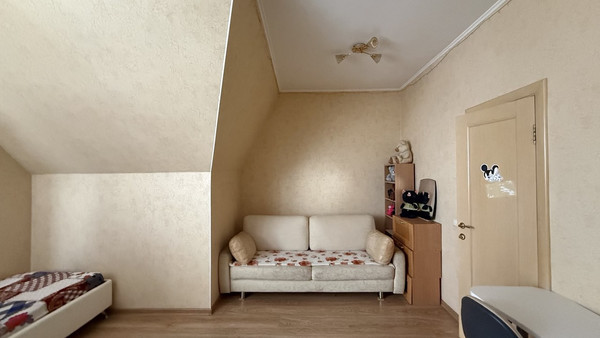 Продам трехкомнатную (3-комн.) квартиру, Студенческий проезд, 8, Ивантеевка г