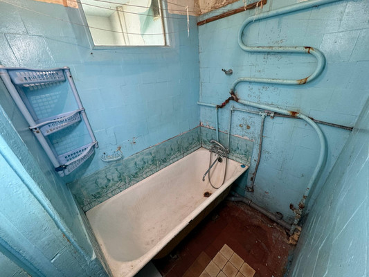 Продам трехкомнатную (3-комн.) квартиру, Тепличная ул, 2, Комсомольск-на-Амуре г