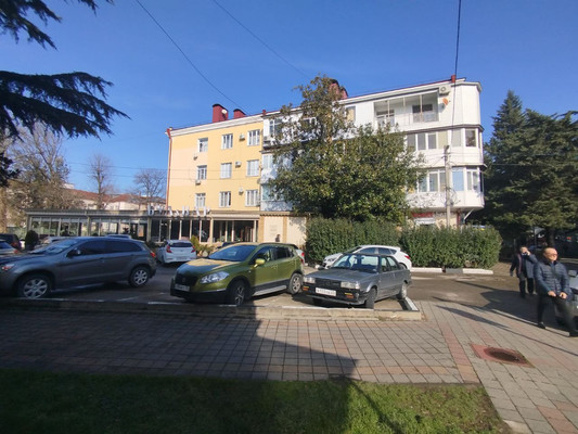 Продам трехкомнатную (3-комн.) квартиру, Маршала Жукова ул, 1, Туапсе г