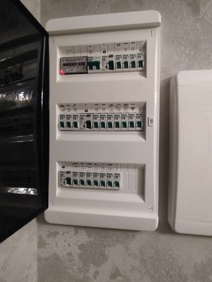 Продам трехкомнатную (3-комн.) квартиру, Маршала Жукова ул, 1, Туапсе г